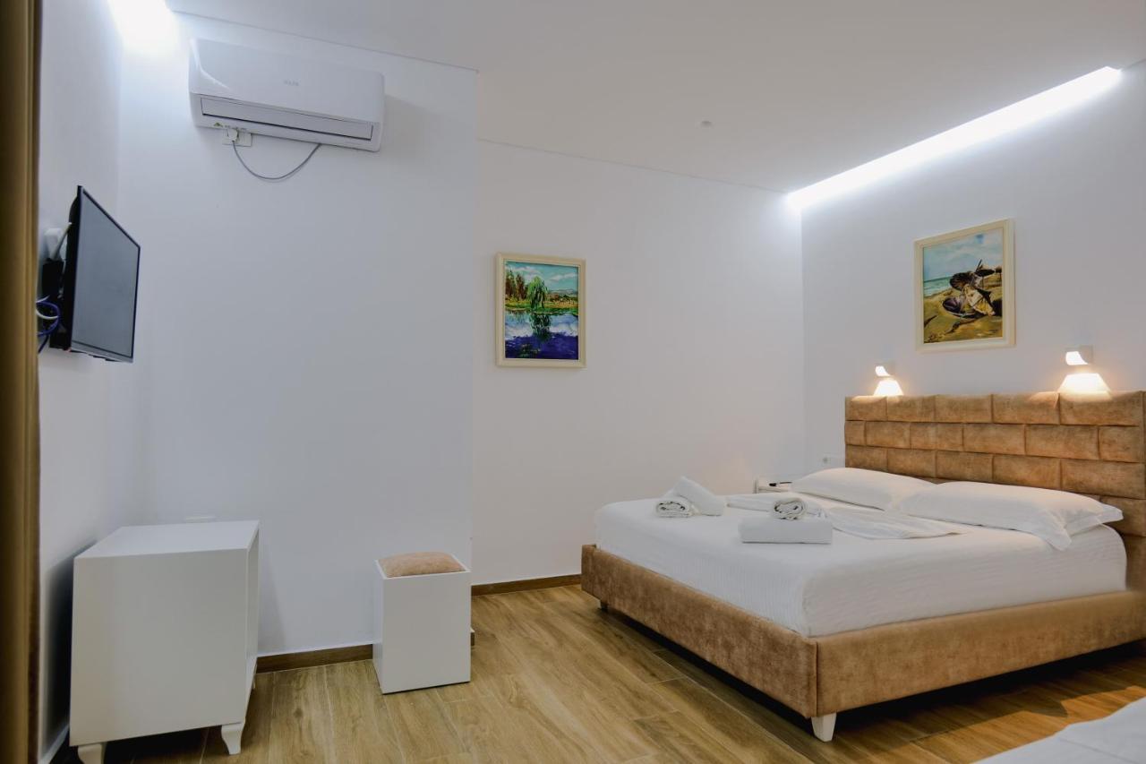 Vila Jon'A Sarande Exterior photo